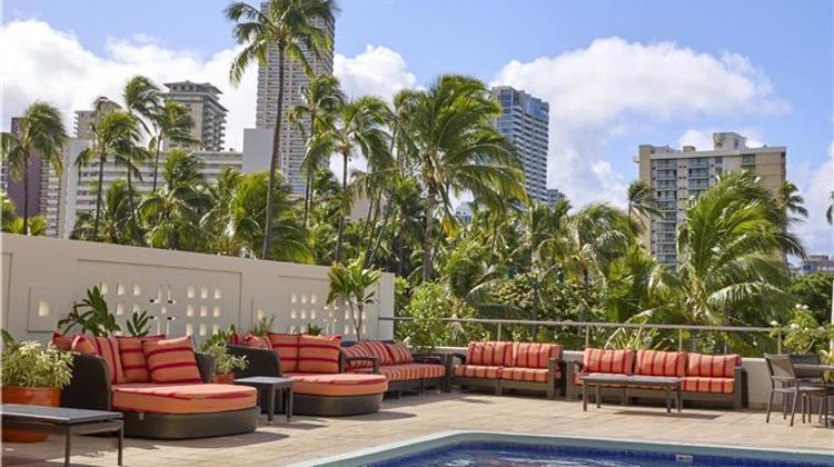 Doubletree by Hilton Alana Hotel Waikiki Pool