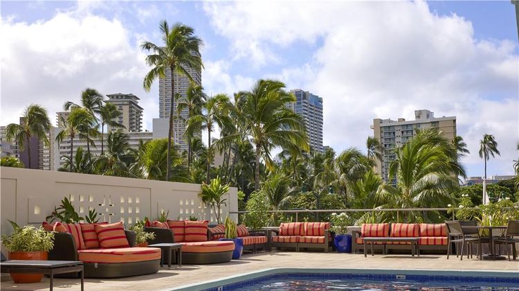 Doubletree by Hilton Alana Hotel Waikiki Pool