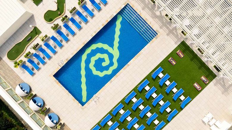 <b>Hilton Waikiki Beach Resort & Spa Golf</b>. Images powered by <a href="https://iceportal.shijigroup.com/" title="IcePortal" target="_blank">IcePortal</a>.