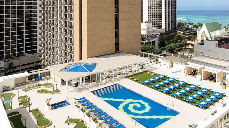 <b>Hilton Waikiki Beach Resort & Spa Pool</b>. Images powered by <a href="https://iceportal.shijigroup.com/" title="IcePortal" target="_blank">IcePortal</a>.