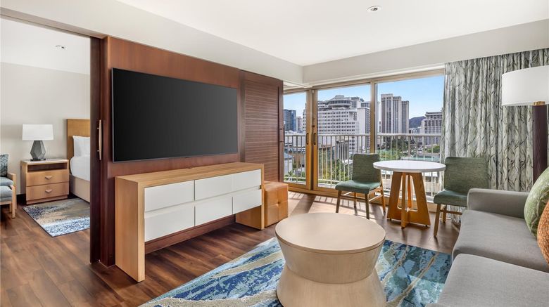<b>Hilton Grand Vacations Hokulani Waikiki Room</b>. Images powered by <a href="https://iceportal.shijigroup.com/" title="IcePortal" target="_blank">IcePortal</a>.