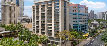 Hilton Grand Vacations Hokulani Waikiki Exterior