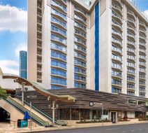 Hilton Grand Vacations Hokulani Waikiki Exterior