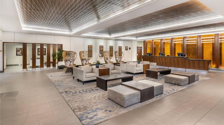 Hilton Grand Vacations Hokulani Waikiki Lobby