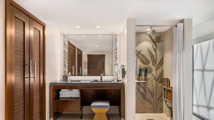 Hilton Grand Vacations Hokulani Waikiki Room