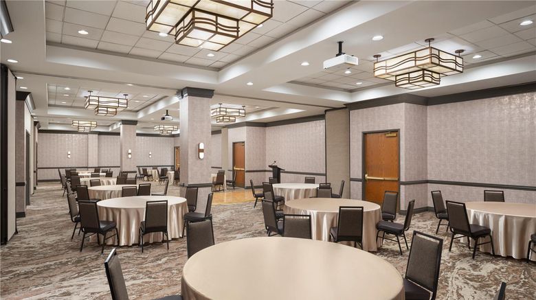 <b>Embassy Suites Hot Springs - Hotel & Spa Meeting</b>. Images powered by <a href="https://iceportal.shijigroup.com/" title="IcePortal" target="_blank">IcePortal</a>.