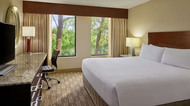 <b>DoubleTree Houston Intercontinental Arpt Room</b>. Images powered by <a href="https://iceportal.shijigroup.com/" title="IcePortal" target="_blank">IcePortal</a>.
