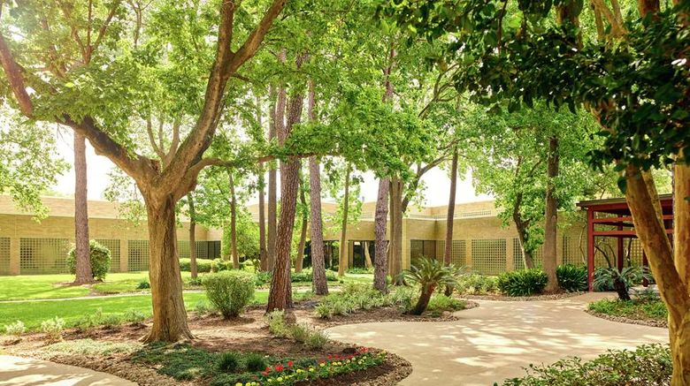 <b>DoubleTree Houston Intercontinental Arpt Exterior</b>. Images powered by <a href="https://iceportal.shijigroup.com/" title="IcePortal" target="_blank">IcePortal</a>.