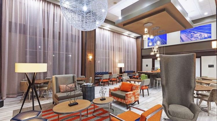 Hampton Inn & Suites-Bush Intercon Arpt Lobby