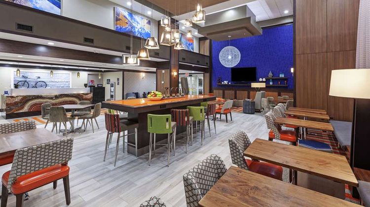 Hampton Inn & Suites-Bush Intercon Arpt Lobby