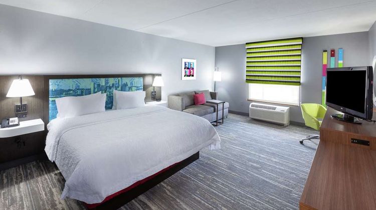 Hampton Inn & Suites-Bush Intercon Arpt Room
