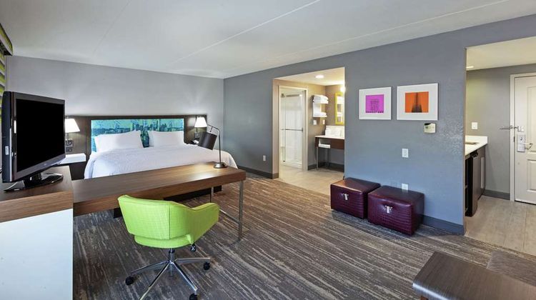 Hampton Inn & Suites-Bush Intercon Arpt Room