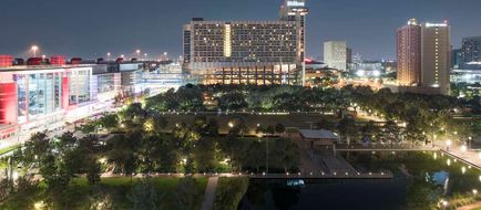 Hilton Americas Houston Exterior