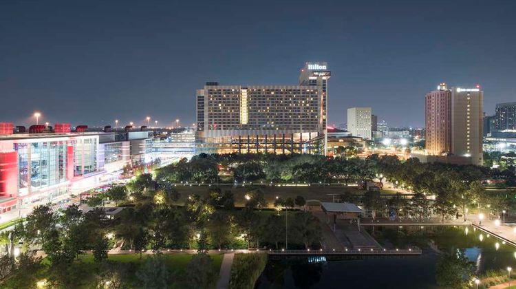 Hilton Americas Houston Exterior