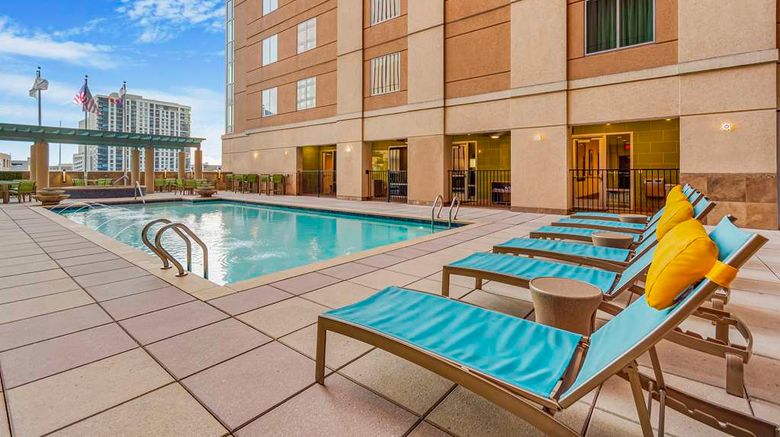 <b>Embassy Suites Houston - Downtown Pool</b>. Images powered by <a href="https://iceportal.shijigroup.com/" title="IcePortal" target="_blank">IcePortal</a>.