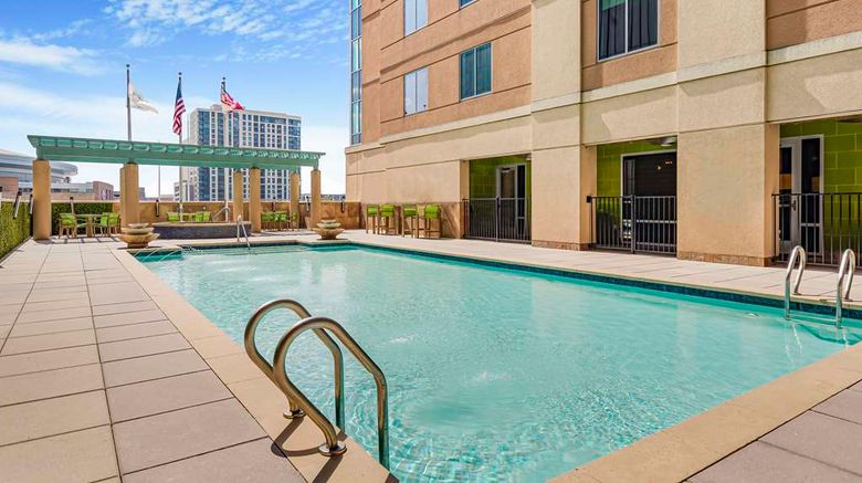 <b>Embassy Suites Houston - Downtown Pool</b>. Images powered by <a href="https://iceportal.shijigroup.com/" title="IcePortal" target="_blank">IcePortal</a>.