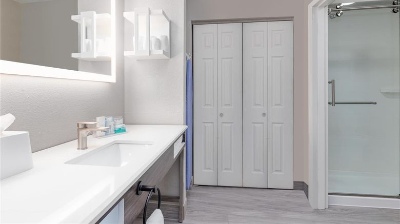 <b>Hampton Inn Houston Room</b>. Images powered by <a href="https://iceportal.shijigroup.com/" title="IcePortal" target="_blank">IcePortal</a>.