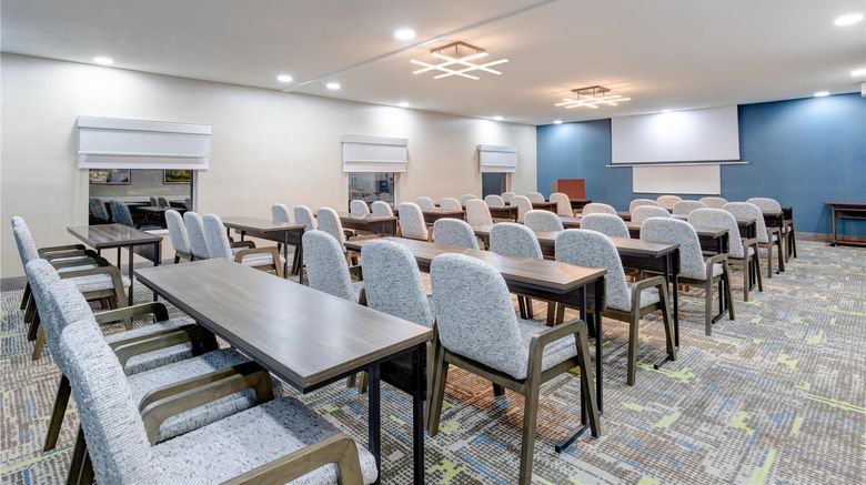 <b>Hampton Inn Houston Meeting</b>. Images powered by <a href="https://iceportal.shijigroup.com/" title="IcePortal" target="_blank">IcePortal</a>.