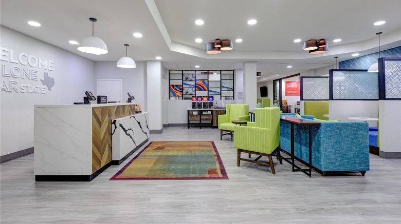 <b>Hampton Inn Houston Lobby</b>. Images powered by <a href="https://iceportal.shijigroup.com/" title="IcePortal" target="_blank">IcePortal</a>.