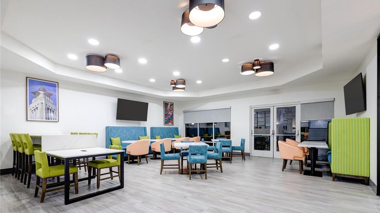 <b>Hampton Inn Houston Restaurant</b>. Images powered by <a href="https://iceportal.shijigroup.com/" title="IcePortal" target="_blank">IcePortal</a>.