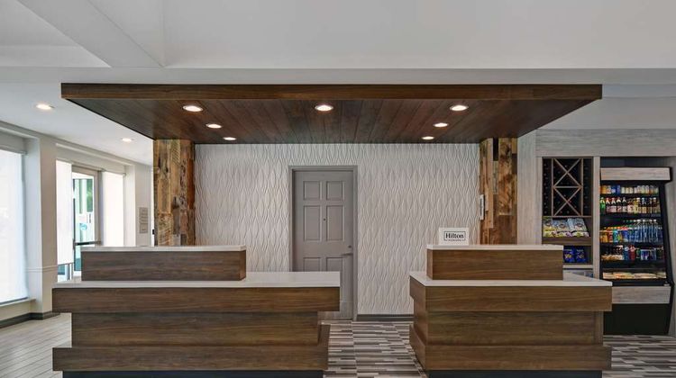 Hilton Garden Inn Galleria Area Lobby