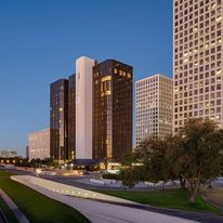 DoubleTree by Hilton Greenway Plaza