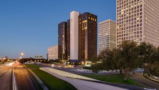 DoubleTree by Hilton Greenway Plaza