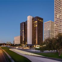 DoubleTree by Hilton Greenway Plaza