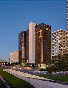 DoubleTree by Hilton Greenway Plaza
