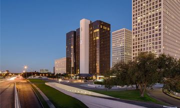 DoubleTree by Hilton Greenway Plaza