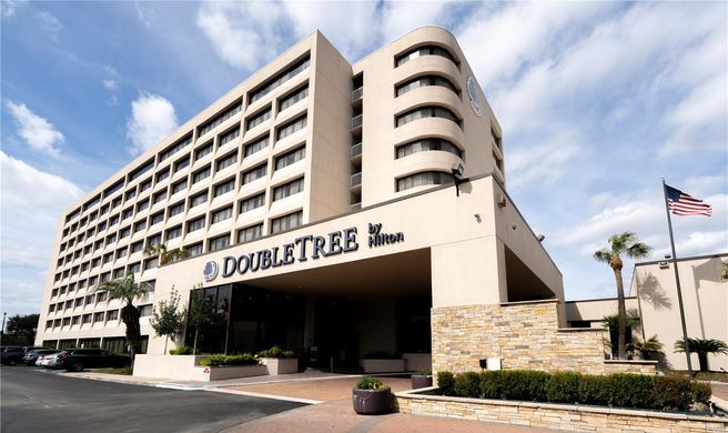 DoubleTree by Hilton Houston Hobby Arpt Exterior