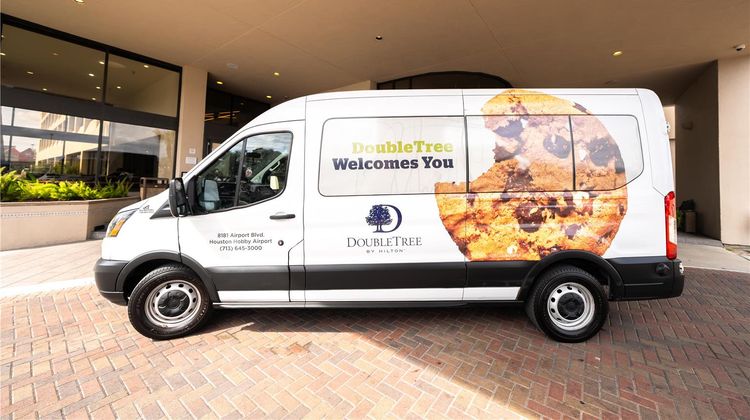 DoubleTree by Hilton Houston Hobby Arpt Exterior