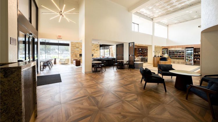 DoubleTree by Hilton Houston Hobby Arpt Lobby