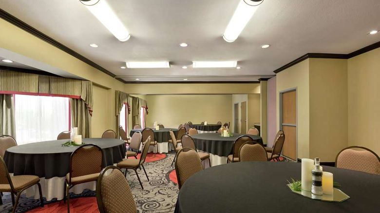 <b>Hampton Inn & Suites Clear Lake-NASA Meeting</b>. Images powered by <a href="https://iceportal.shijigroup.com/" title="IcePortal" target="_blank">IcePortal</a>.