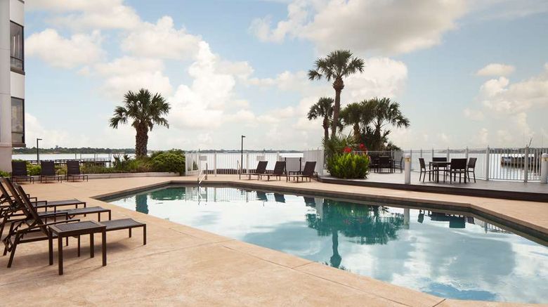 <b>Hilton Houston NASA Clear Lake Pool</b>. Images powered by <a href="https://iceportal.shijigroup.com/" title="IcePortal" target="_blank">IcePortal</a>.