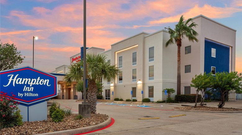 <b>Hampton Inn Houston-Pearland Exterior</b>. Images powered by <a href="https://iceportal.shijigroup.com/" title="IcePortal" target="_blank">IcePortal</a>.