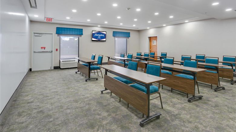 <b>Hampton Inn Houston-Pearland Meeting</b>. Images powered by <a href="https://iceportal.shijigroup.com/" title="IcePortal" target="_blank">IcePortal</a>.