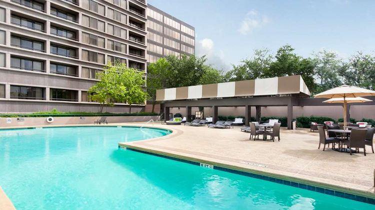 DoubleTree Hotel Houston by the Galleria Pool