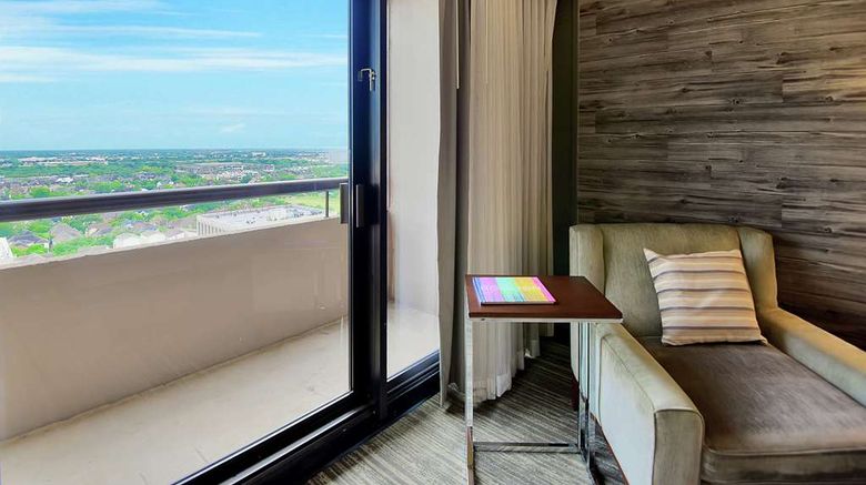 <b>DoubleTree Hotel Houston by the Galleria Room</b>. Images powered by <a href="https://iceportal.shijigroup.com/" title="IcePortal" target="_blank">IcePortal</a>.