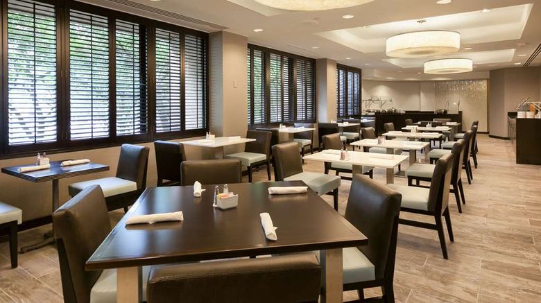 <b>DoubleTree Hotel Houston by the Galleria Restaurant</b>. Images powered by <a href="https://iceportal.shijigroup.com/" title="IcePortal" target="_blank">IcePortal</a>.