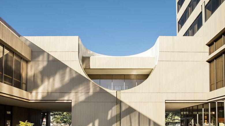 Hilton University of Houston Exterior. Images powered by <a href="https://iceportal.shijigroup.com" target="_blank" rel="noopener">Ice Portal</a>.