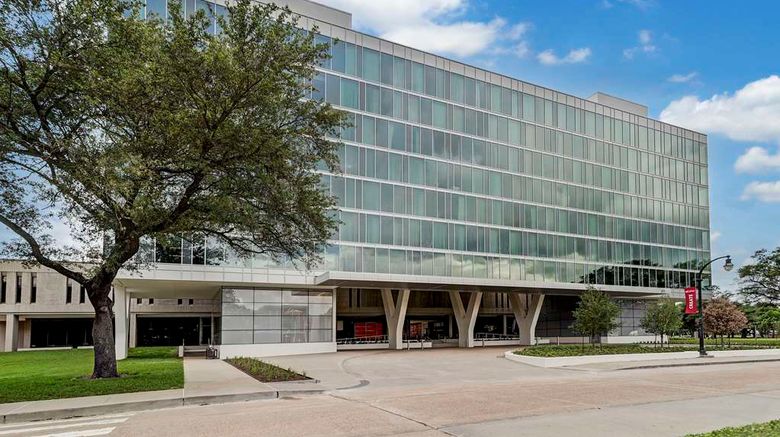 <b>Hilton University of Houston Exterior</b>. Images powered by <a href="https://iceportal.shijigroup.com/" title="IcePortal" target="_blank">IcePortal</a>.