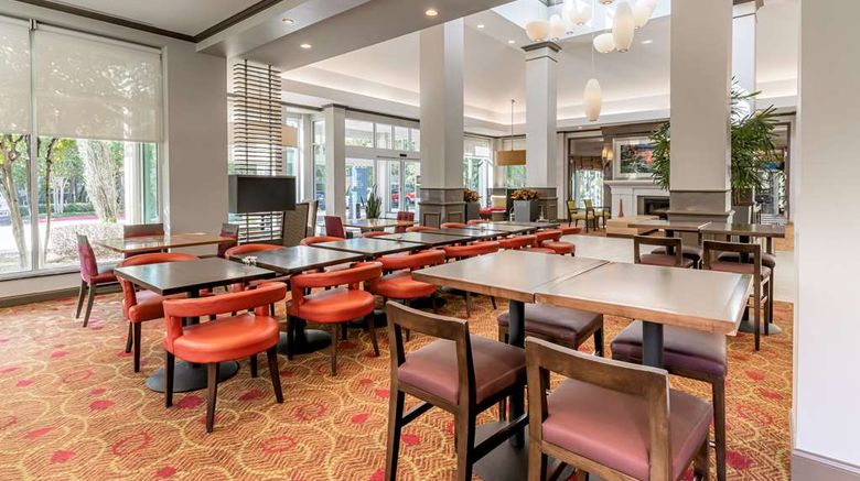 <b>Hilton Garden Inn Houston/The Woodlands Lobby</b>. Images powered by <a href="https://iceportal.shijigroup.com/" title="IcePortal" target="_blank">IcePortal</a>.
