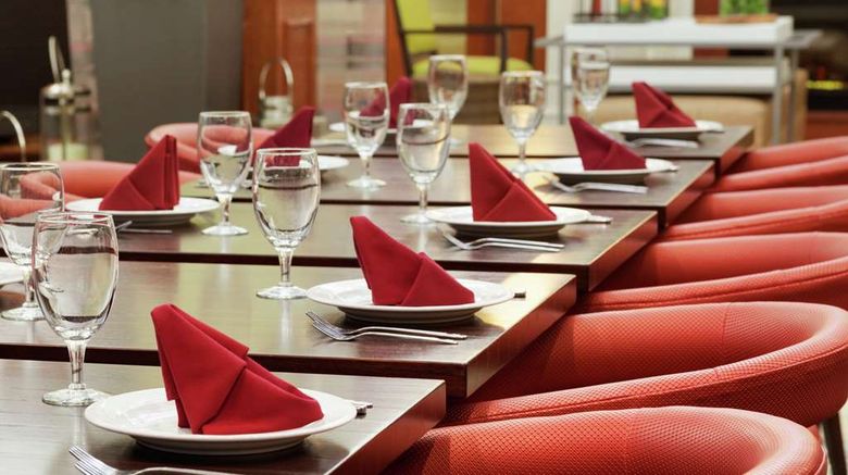 <b>Hilton Garden Inn Houston/The Woodlands Restaurant</b>. Images powered by <a href="https://iceportal.shijigroup.com/" title="IcePortal" target="_blank">IcePortal</a>.