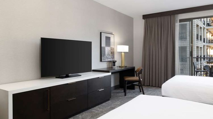 Hilton Promenade at Branson Landing Room