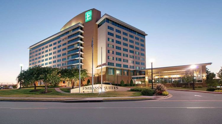 Embassy Suites Huntsville - Hotel & Spa Exterior