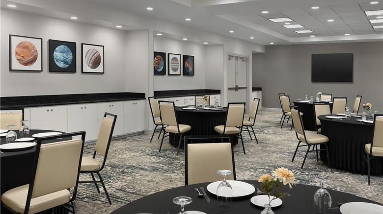 <b>Hilton Garden Inn Huntsville/SpaceCenter Meeting</b>. Images powered by <a href="https://iceportal.shijigroup.com/" title="IcePortal" target="_blank">IcePortal</a>.