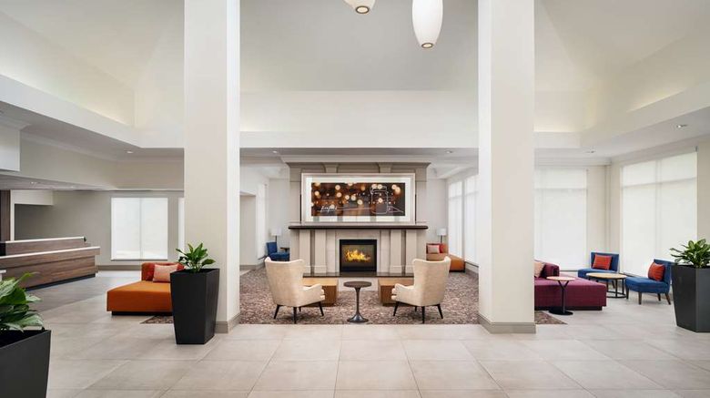 <b>Hilton Garden Inn Huntsville South Lobby</b>. Images powered by <a href="https://iceportal.shijigroup.com/" title="IcePortal" target="_blank">IcePortal</a>.