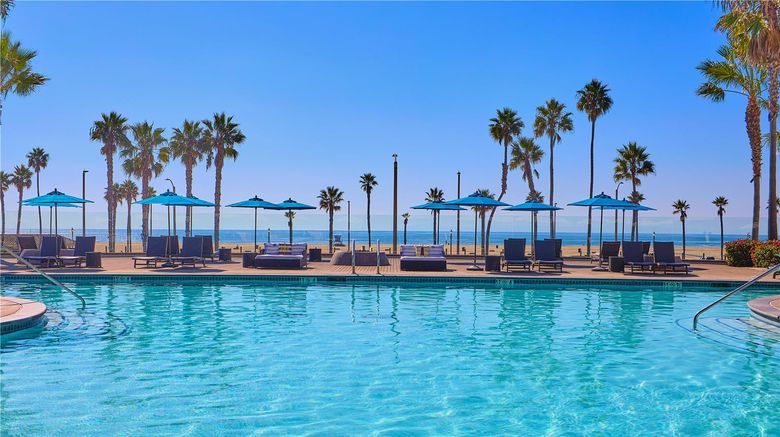 <b>Waterfront Beach Resort, a Hilton Hotel Pool</b>. Images powered by <a href="https://iceportal.shijigroup.com/" title="IcePortal" target="_blank">IcePortal</a>.