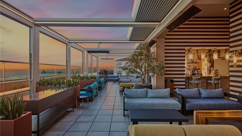 <b>Waterfront Beach Resort, a Hilton Hotel Restaurant</b>. Images powered by <a href="https://iceportal.shijigroup.com/" title="IcePortal" target="_blank">IcePortal</a>.